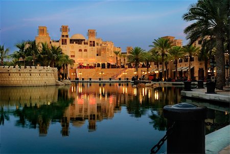 dubai sea shore - Madinat Jumeirah in Dubai at night Stock Photo - Budget Royalty-Free & Subscription, Code: 400-06206880