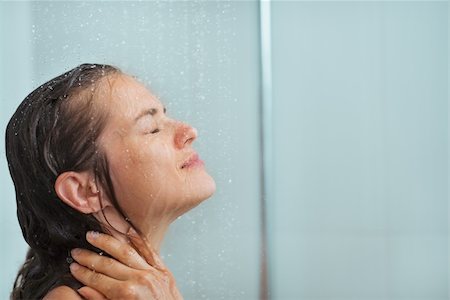 fallen hair - Portrait of woman taking shower Stock Photo - Budget Royalty-Free & Subscription, Code: 400-06207715