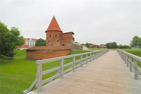 Old castle in Kaunas - Lithuania Foto de stock - Super Valor sin royalties y Suscripción, Código: 400-06207927