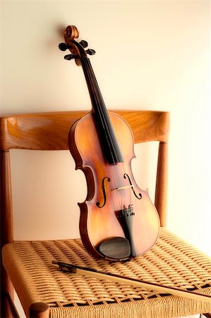 Violin leaning against rope chair Stock Photo - Budget Royalty-Free & Subscription, Code: 400-06207921