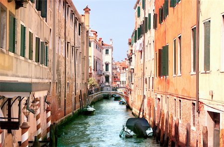 simsearch:400-05905283,k - Typical Venice street. Summer day Photographie de stock - Aubaine LD & Abonnement, Code: 400-06200900