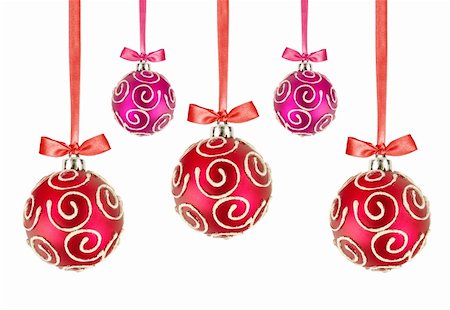 simsearch:400-04073863,k - Red and Pink Christmas balls with bows on white background Photographie de stock - Aubaine LD & Abonnement, Code: 400-06201212