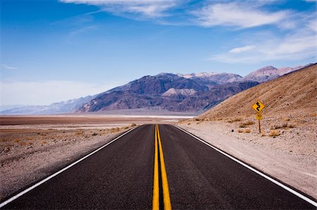 simsearch:400-06415515,k - Black road in Death Valley National Park Fotografie stock - Microstock e Abbonamento, Codice: 400-06202412