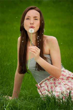 simsearch:400-04107729,k - Girl with dandelion on green field Stock Photo - Budget Royalty-Free & Subscription, Code: 400-06202865