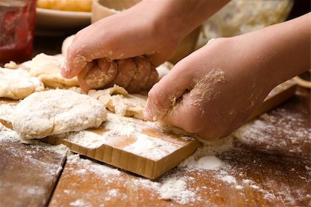 simsearch:400-05701344,k - Detail of hands kneading dough Fotografie stock - Microstock e Abbonamento, Codice: 400-06202902