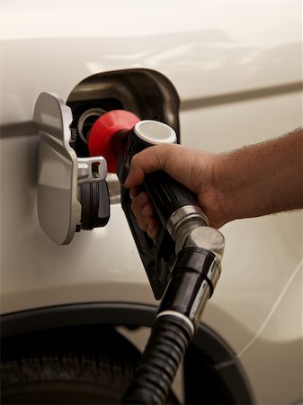 simsearch:400-07301125,k - Person filling petrol into a car Stockbilder - Microstock & Abonnement, Bildnummer: 400-06203019