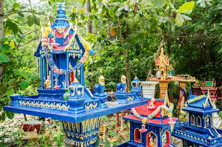 spirit houses in ko phangan thailand Foto de stock - Super Valor sin royalties y Suscripción, Código: 400-06203117