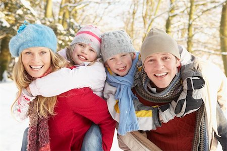 simsearch:400-05686748,k - Family Having Fun Snowy Woodland Fotografie stock - Microstock e Abbonamento, Codice: 400-06203587