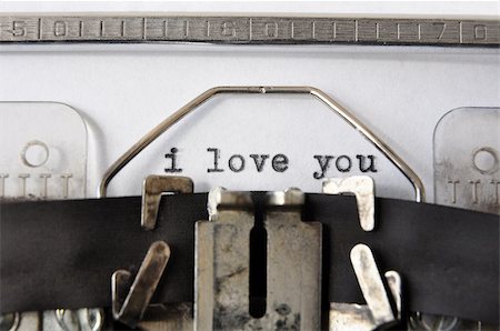 rorem (artist) - 'i love you' written on an old typewriter Photographie de stock - Aubaine LD & Abonnement, Code: 400-06203882