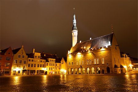 simsearch:400-08077580,k - Tallinn Town Hall at Night in Raekoja Square, Estonia Foto de stock - Super Valor sin royalties y Suscripción, Código: 400-06203968