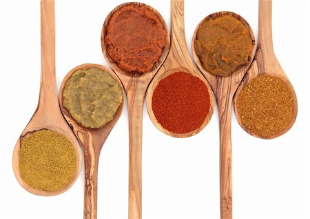 Curry powder and paste in olive wood spoons over white background. Foto de stock - Super Valor sin royalties y Suscripción, Código: 400-06327197