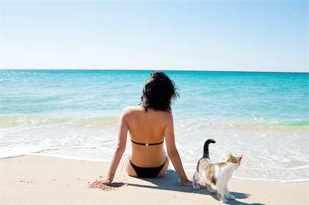 Girl on the beach with a kitten Stock Photo - Budget Royalty-Free & Subscription, Code: 400-06328473