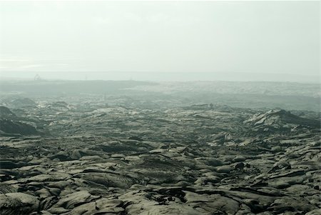 A barren lava field shrouded in volcanic smoke, Hawaiian Volcanoes National Park Photographie de stock - Aubaine LD & Abonnement, Code: 400-06328855