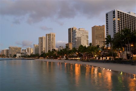 stockarch (artist) - Sunrise over the resort hotels blocks at Waikiki beach, Honolulu, Hawaii. Foto de stock - Royalty-Free Super Valor e Assinatura, Número: 400-06328856