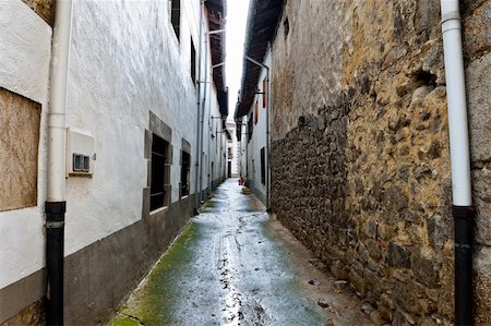 downspout - Siesta in the Typical Medieval Spanish City Foto de stock - Super Valor sin royalties y Suscripción, Código: 400-06329191
