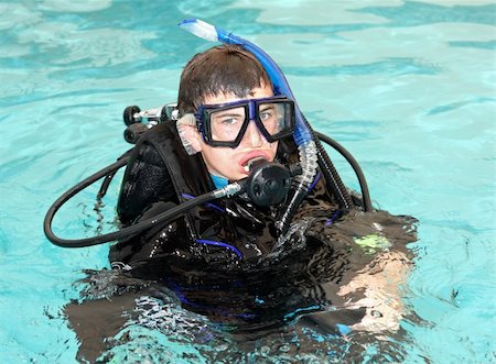 Young man scuba diving. Stockbilder - Microstock & Abonnement, Bildnummer: 400-06329320