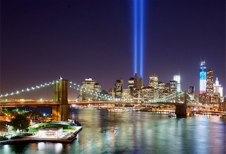 Tribute in Light in Downtown New York City in remembrance of the victims of the World Trade Center attacks on September 11, 2001. Foto de stock - Royalty-Free Super Valor e Assinatura, Número: 400-06334120