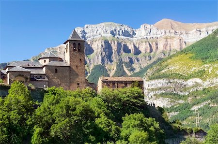 Mountain Town, Torla, Pyrenees, Ordesa y Monte Perdido National Park, Spain Foto de stock - Super Valor sin royalties y Suscripción, Código: 400-06330428