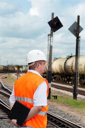 Engineer with folder at the station near the wagons Foto de stock - Royalty-Free Super Valor e Assinatura, Número: 400-06330578