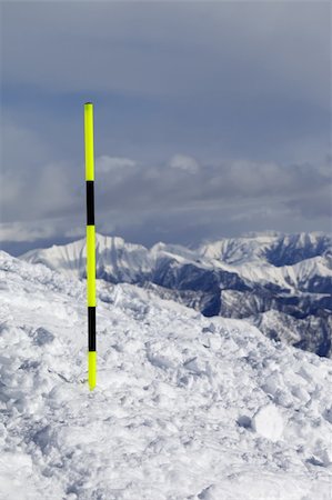 ski trail - Ski trail. Caucasus Mountains, Georgia, ski resort Gudauri. Photographie de stock - Aubaine LD & Abonnement, Code: 400-06330866