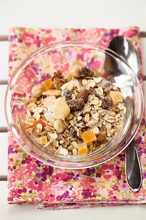 simsearch:400-05735704,k - Close-up of healthy muesli with dried fruit for breakfast Photographie de stock - Aubaine LD & Abonnement, Code: 400-06330995