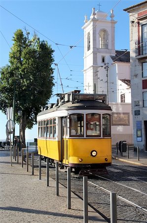 Lisbon old yellow tram Stockbilder - Microstock & Abonnement, Bildnummer: 400-06331006