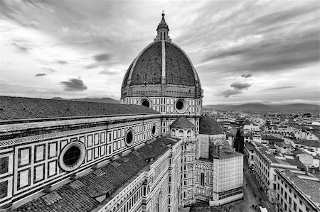 view of the cathedral of Florence from the tower of Giotto Foto de stock - Royalty-Free Super Valor e Assinatura, Número: 400-06331351