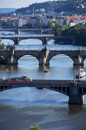 simsearch:400-06393299,k - View of Vltava river with few bridges, Prague,Czech Republick Photographie de stock - Aubaine LD & Abonnement, Code: 400-06331551