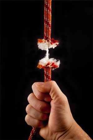 rope background - A red rope is breaking on a black background Photographie de stock - Aubaine LD & Abonnement, Code: 400-06331816