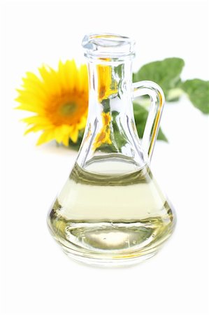 simsearch:400-04714958,k - Glass bottle with sunflower oil and a sunflower isolated on white background Foto de stock - Super Valor sin royalties y Suscripción, Código: 400-06332372