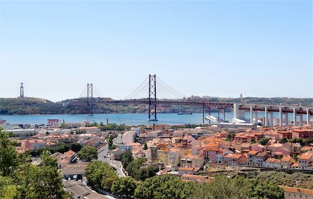 simsearch:400-07326929,k - Lisbon, Portugal, 25th of April Bridge panorama Foto de stock - Royalty-Free Super Valor e Assinatura, Número: 400-06332601