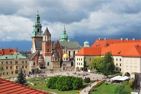 simsearch:400-06332676,k - Krakow, Poland. Wawel Cathedral on the background of the stormy sky Foto de stock - Super Valor sin royalties y Suscripción, Código: 400-06332676