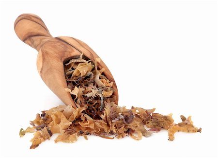 Irish moss superfood in an olive wood scoop over white background. Used as an alternative medicine and also as a good luck charm. Photographie de stock - Aubaine LD & Abonnement, Code: 400-06356849