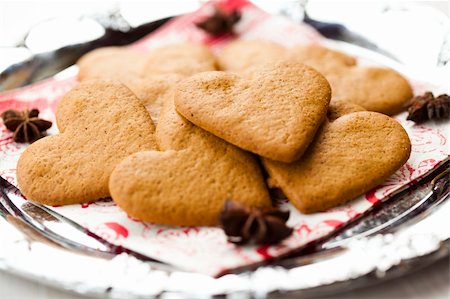 Close-up of delicious heart shape Christmas gingerbread cookies on a plate Stock Photo - Budget Royalty-Free & Subscription, Code: 400-06359397