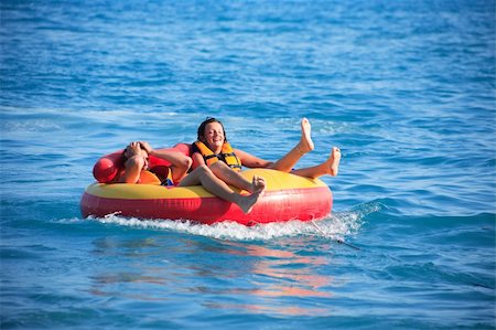 Laughing teenage boy and girl in inner tube after driving Photographie de stock - Aubaine LD & Abonnement, Code: 400-06364919