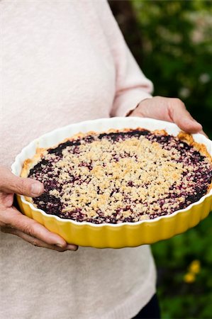 simsearch:400-06365777,k - Close-up of hands holding a delicious home-made blueberry pie Stock Photo - Budget Royalty-Free & Subscription, Code: 400-06365775