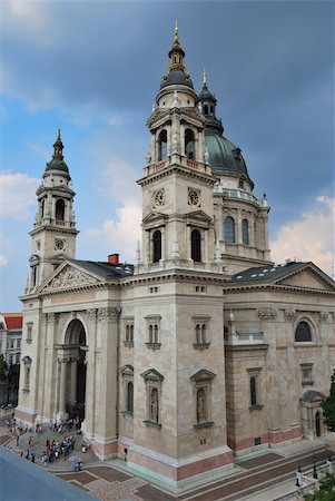 simsearch:400-06366782,k - Budapest, Hungary. Very beautiful Basilica of St.. Istvan  on the background of the  stormy clouds Photographie de stock - Aubaine LD & Abonnement, Code: 400-06367057