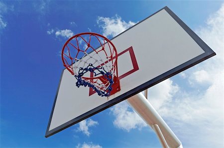 Basket ball hoop with blue sky Photographie de stock - Aubaine LD & Abonnement, Code: 400-06360125