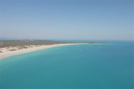 The remote township and port of Broome in the Kimberley Region of Western Australia Photographie de stock - Aubaine LD & Abonnement, Code: 400-06361459