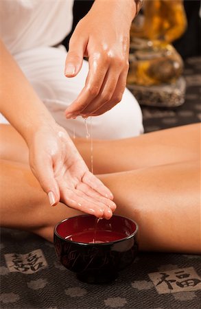 Massage therapist moistening her hands in oil Stock Photo - Budget Royalty-Free & Subscription, Code: 400-06362168