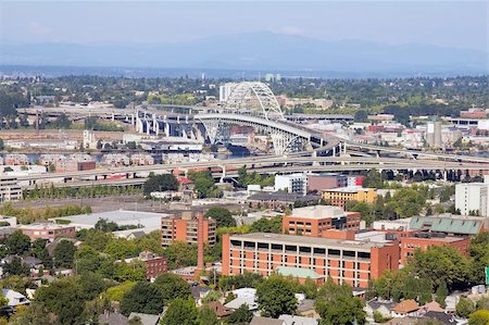 fremont - Fremont Bridge Over Willamette River  and Industrial Area Stock Photo - Budget Royalty-Free & Subscription, Code: 400-06363104