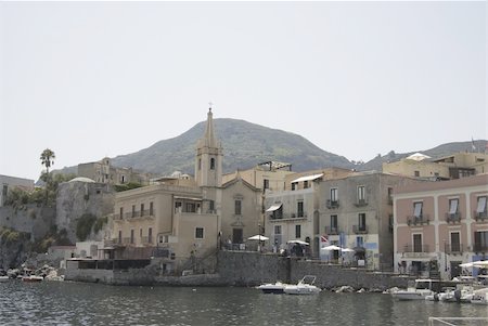 simsearch:400-04889515,k - aeolian islands.Lipari. The harbour and view of the city Foto de stock - Super Valor sin royalties y Suscripción, Código: 400-06363152