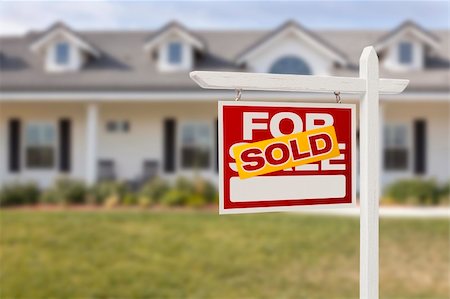 simsearch:400-05121616,k - Red Sold For Sale Real Estate Sign in Front of House. Stock Photo - Budget Royalty-Free & Subscription, Code: 400-06386817