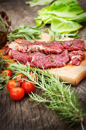 Zutaten kochen: Fleisch, Öl, Essig, Kräuter und Gemüse mariniert Stockbilder - Microstock & Abonnement, Bildnummer: 400-06388110