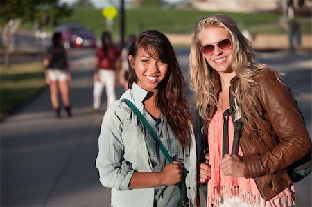 simsearch:400-04591310,k - Two smiling teenage female students on school campus Foto de stock - Super Valor sin royalties y Suscripción, Código: 400-06394248