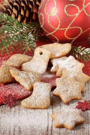 simsearch:400-04145237,k - Homemade christmas gingerbread cookies and christmas decoration. Foto de stock - Royalty-Free Super Valor e Assinatura, Número: 400-06394623