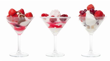 simsearch:400-06394839,k - Three Cup Ice Cream with Berries, isolated on white Foto de stock - Super Valor sin royalties y Suscripción, Código: 400-06394839