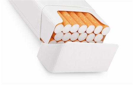simsearch:696-05780738,k - Open pack of cigarettes isolated on white with clipping path Foto de stock - Super Valor sin royalties y Suscripción, Código: 400-06396318