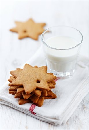 gingerbread stars and a glass of milk on a tea towel Stock Photo - Budget Royalty-Free & Subscription, Code: 400-06396737