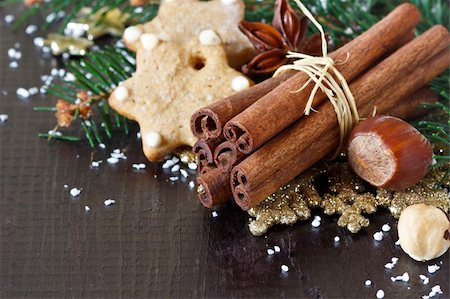 simsearch:400-04145237,k - Homemade Christmas gingerbread cookies with spices and nuts. Foto de stock - Royalty-Free Super Valor e Assinatura, Número: 400-06396792